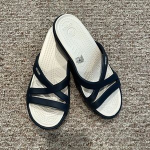 NEW Navy Blue Strappy Crocs PATRICIA II Size 6 Women's.